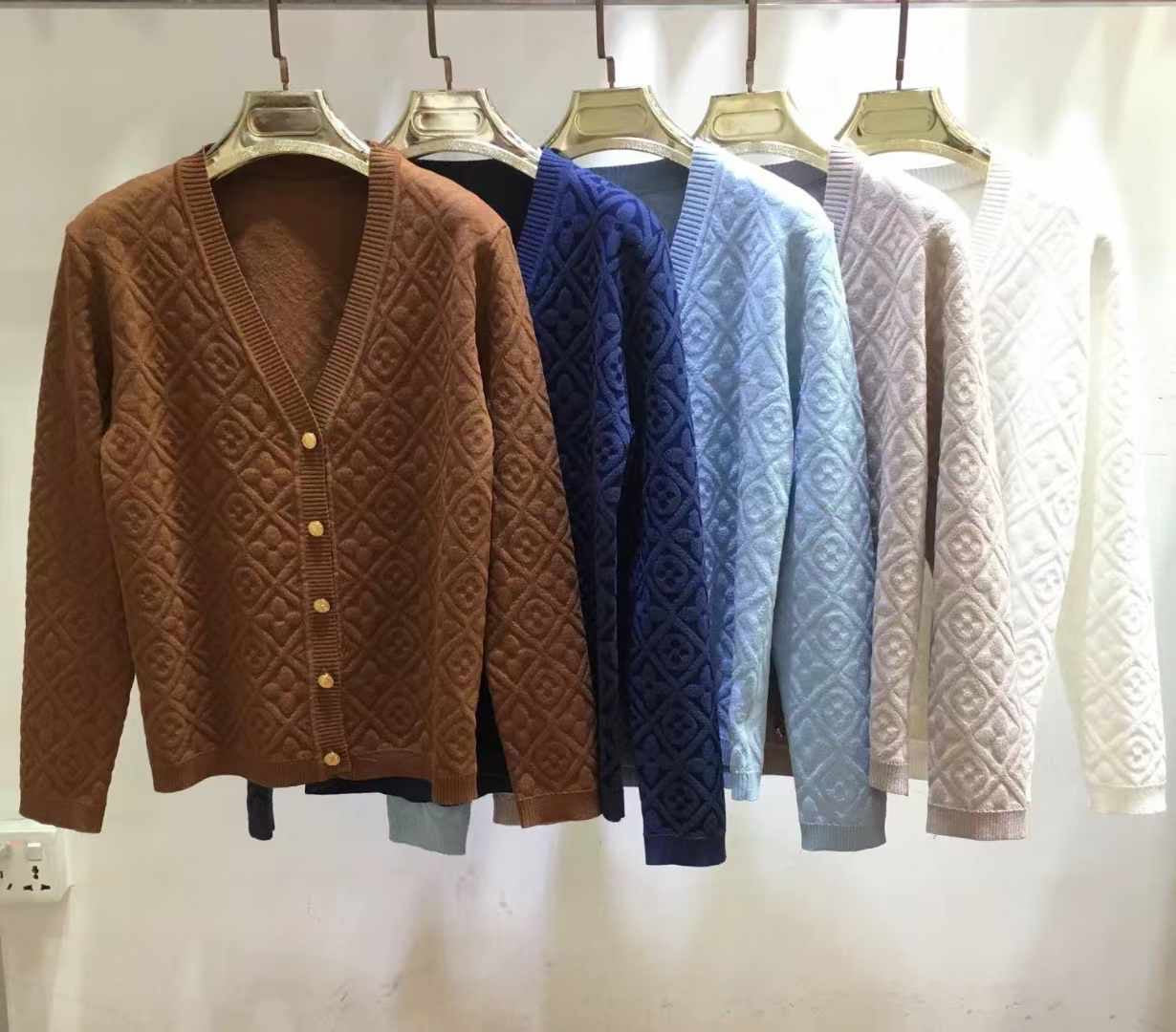 Áo cardigan Lv MÀU XÁM 4285