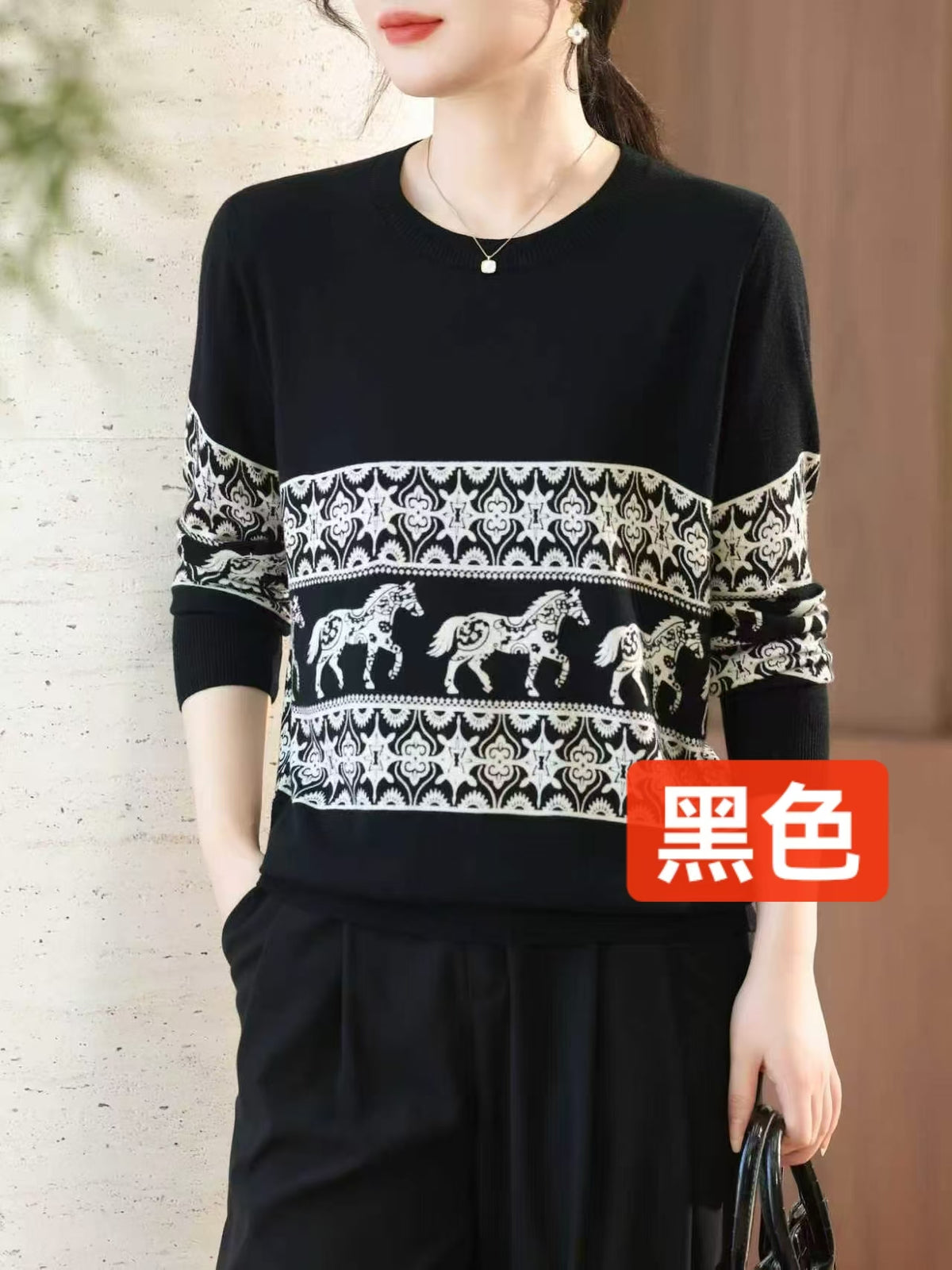Áo Montoghi chui cổ dài tay hoạ tiết hàng ngựa nhỏ Màu Đen
