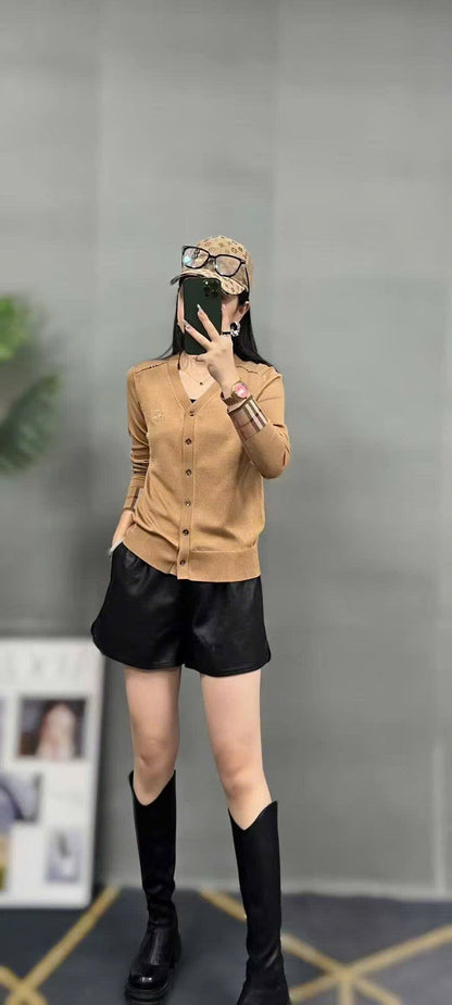 Áo BB tay dài cổ tim cài nút Màu Đen 7308