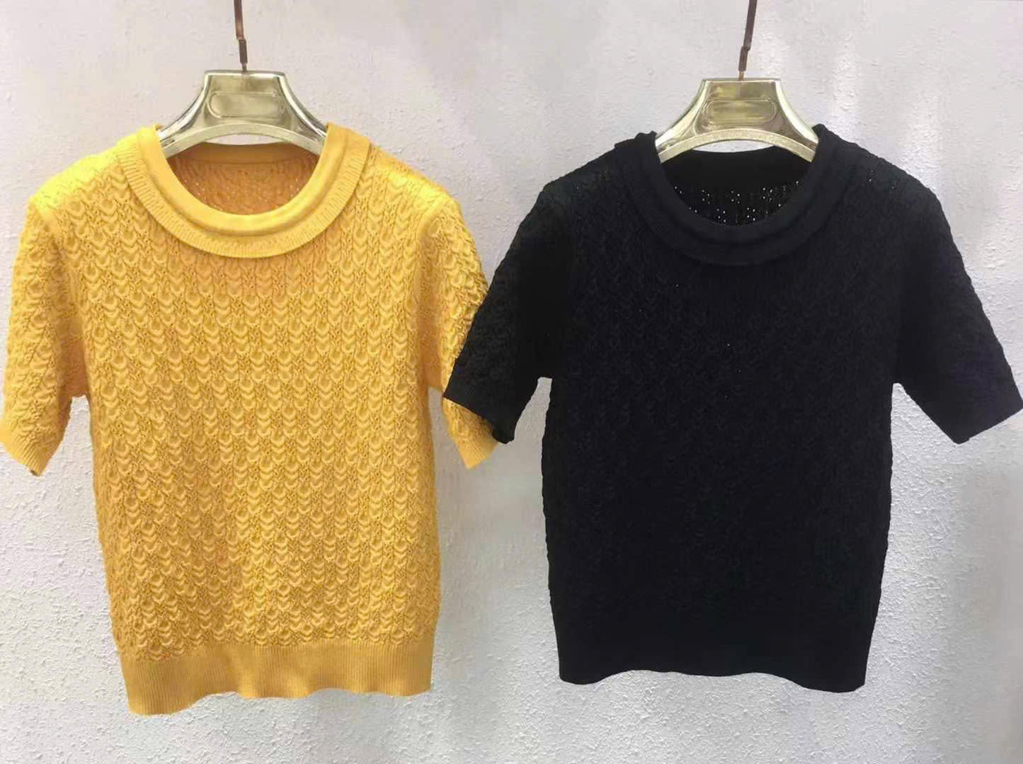 Áo len cổ tròn dệt kim tay ngắn màu đen 4846