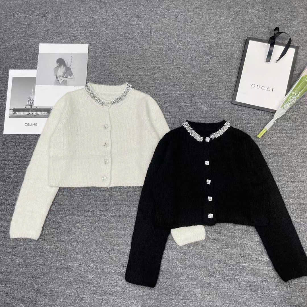 Áo khoác len lông đính đá cổ kèm nút đá màu đen 4861