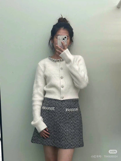 Áo khoác len lông đính đá cổ kèm nút đá màu đen 4861