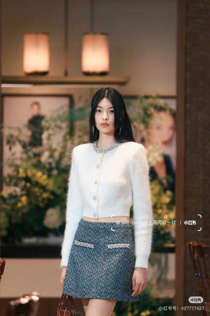 Áo khoác len lông đính đá cổ kèm nút đá màu đen 4861