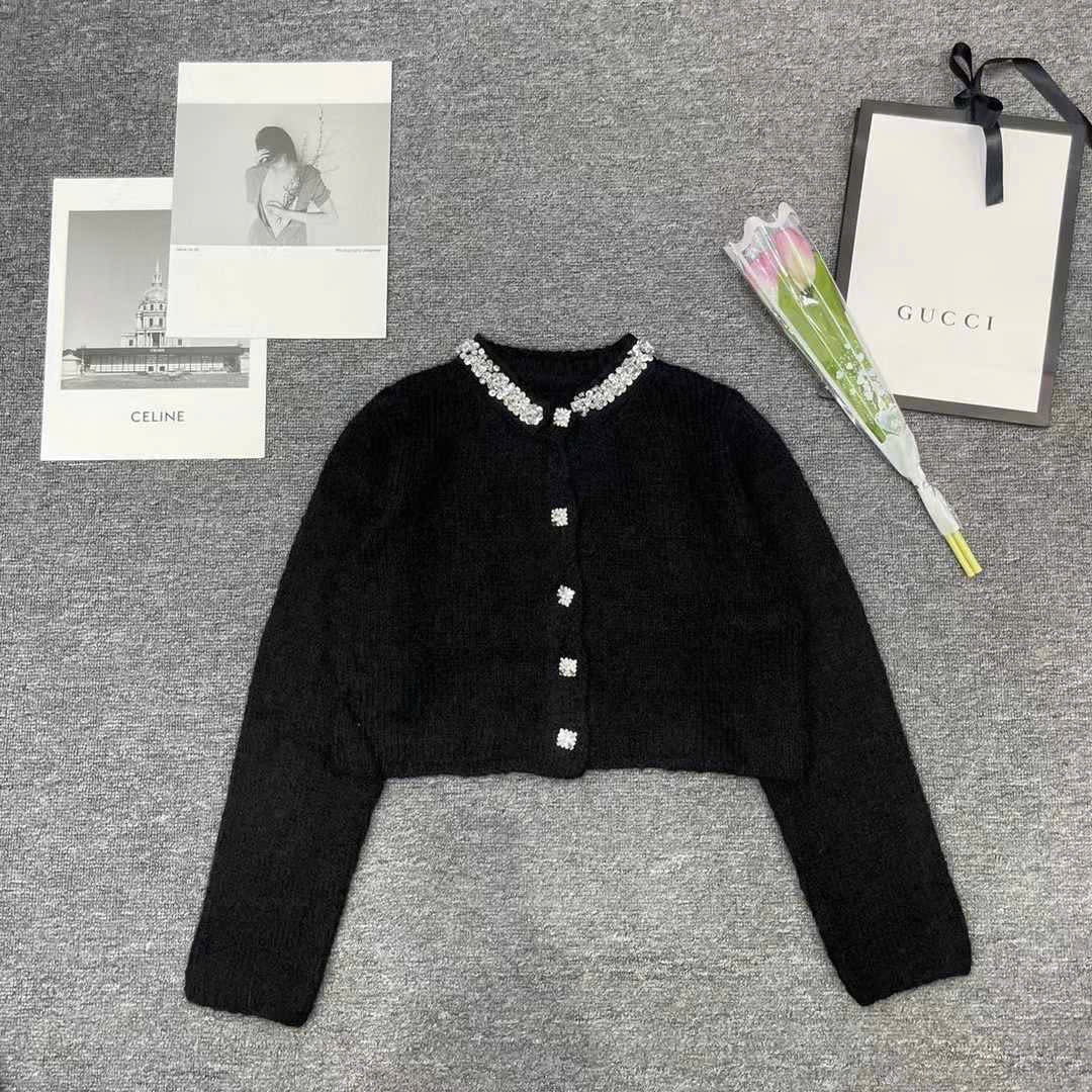 Áo khoác len lông đính đá cổ kèm nút đá màu đen 4861