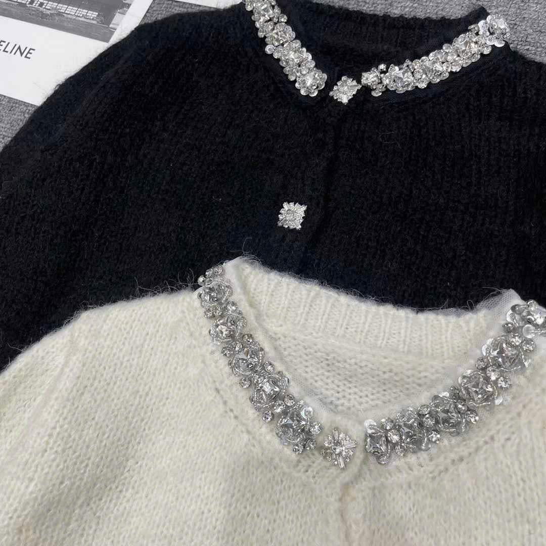 Áo khoác len lông đính đá cổ kèm nút đá màu đen 4861