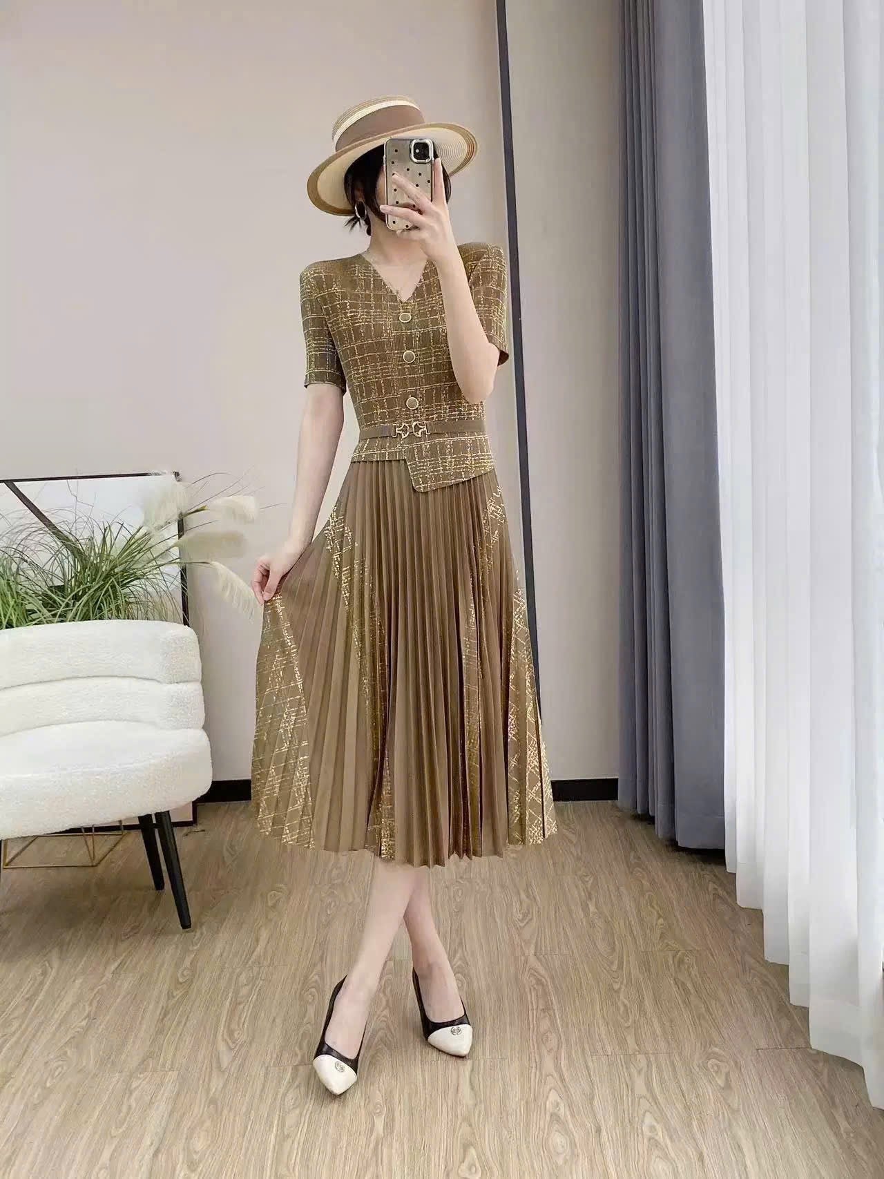 Đầm thun nhún tay ngắn ánh kim tôn dáng màu vàng 6010