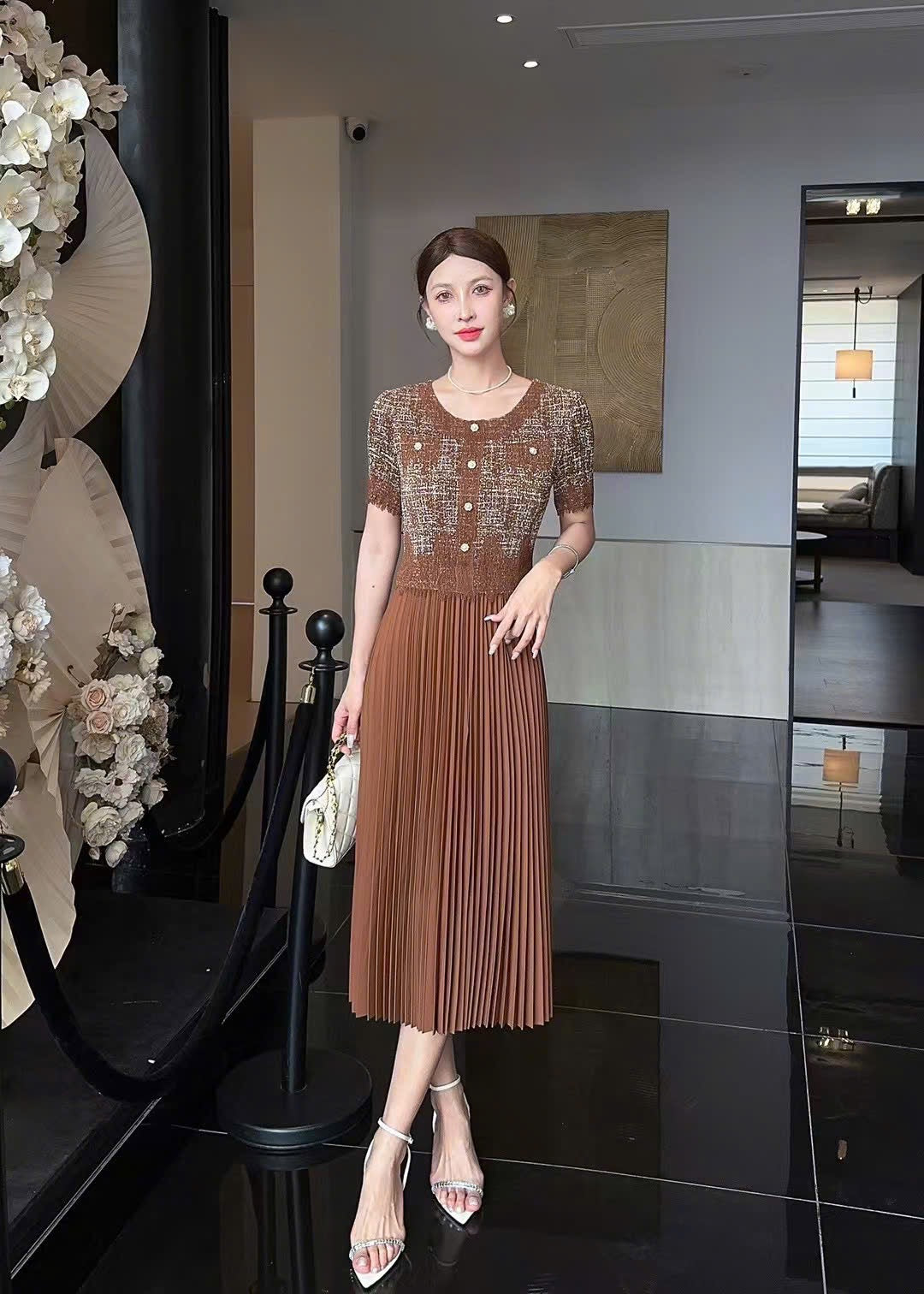 Đầm thun nhún xếp ly phối ren màu Nâu 6090