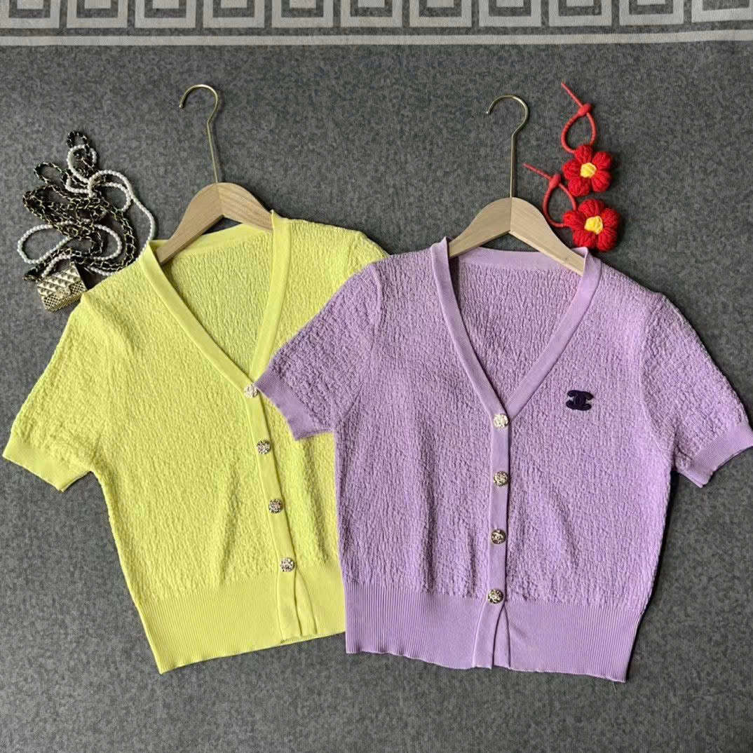 Áo cardigan CC vàng ($100/4 áo) 6151