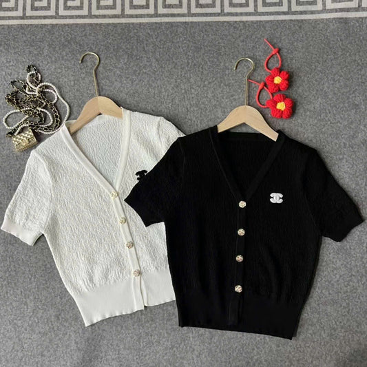 Áo cardigan CC trắng ($100/4 áo) 6152