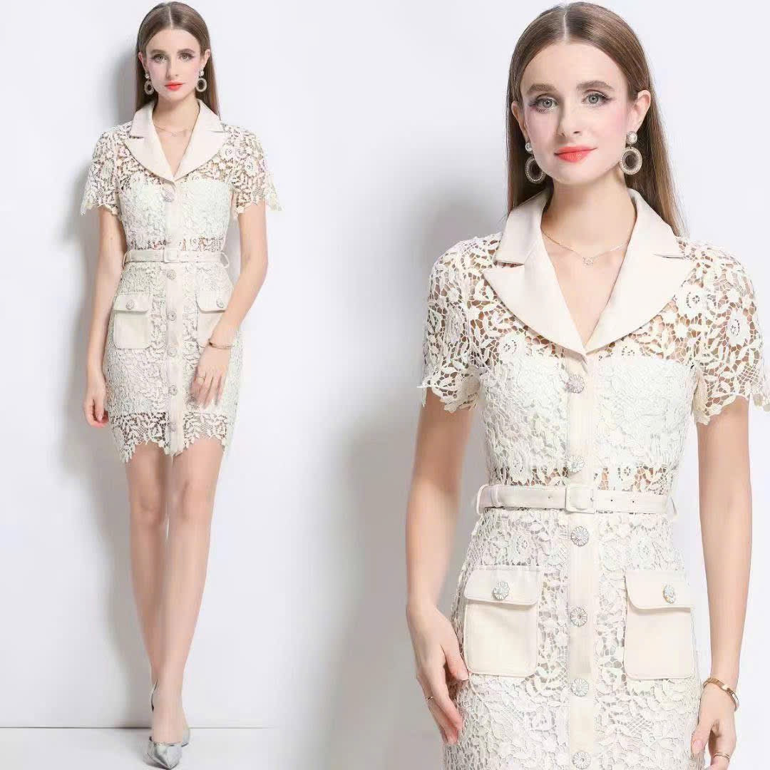 Đầm ren cổ vest kèm belt Màu Kem 6353