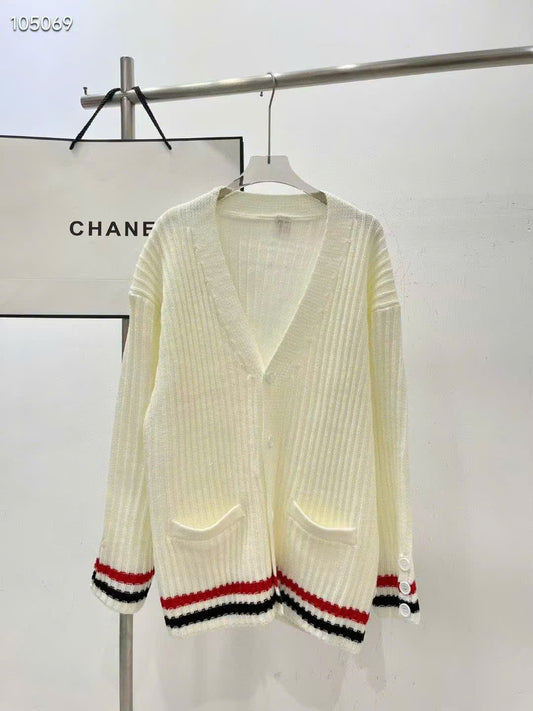 Áo khoác len 2 túi cổ tim tay dài có viền 7238