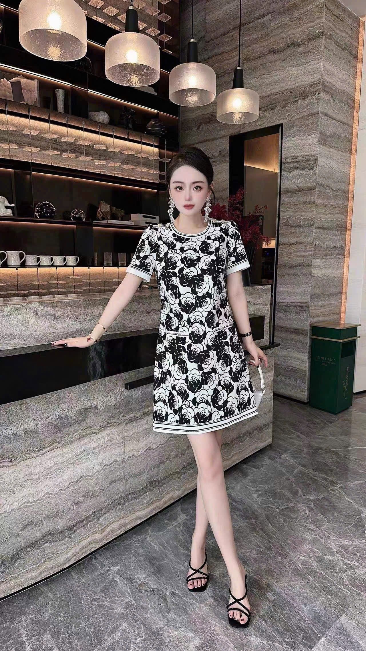 Đầm suông lụa hoa đen trắng đan xen 7348