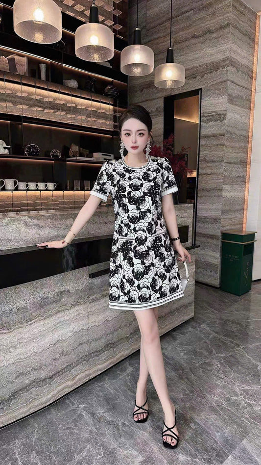 Đầm suông lụa hoa đen trắng đan xen 7348