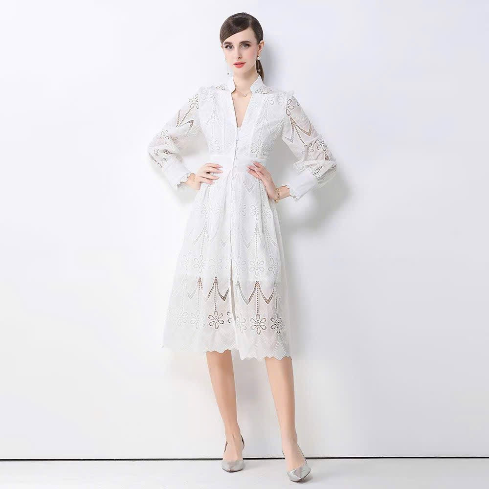 Đầm Ren Tay Dài Phối Hoa Nữ Tính Màu Vàng 7795