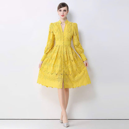 Đầm Ren Tay Dài Phối Hoa Nữ Tính Màu Vàng 7795