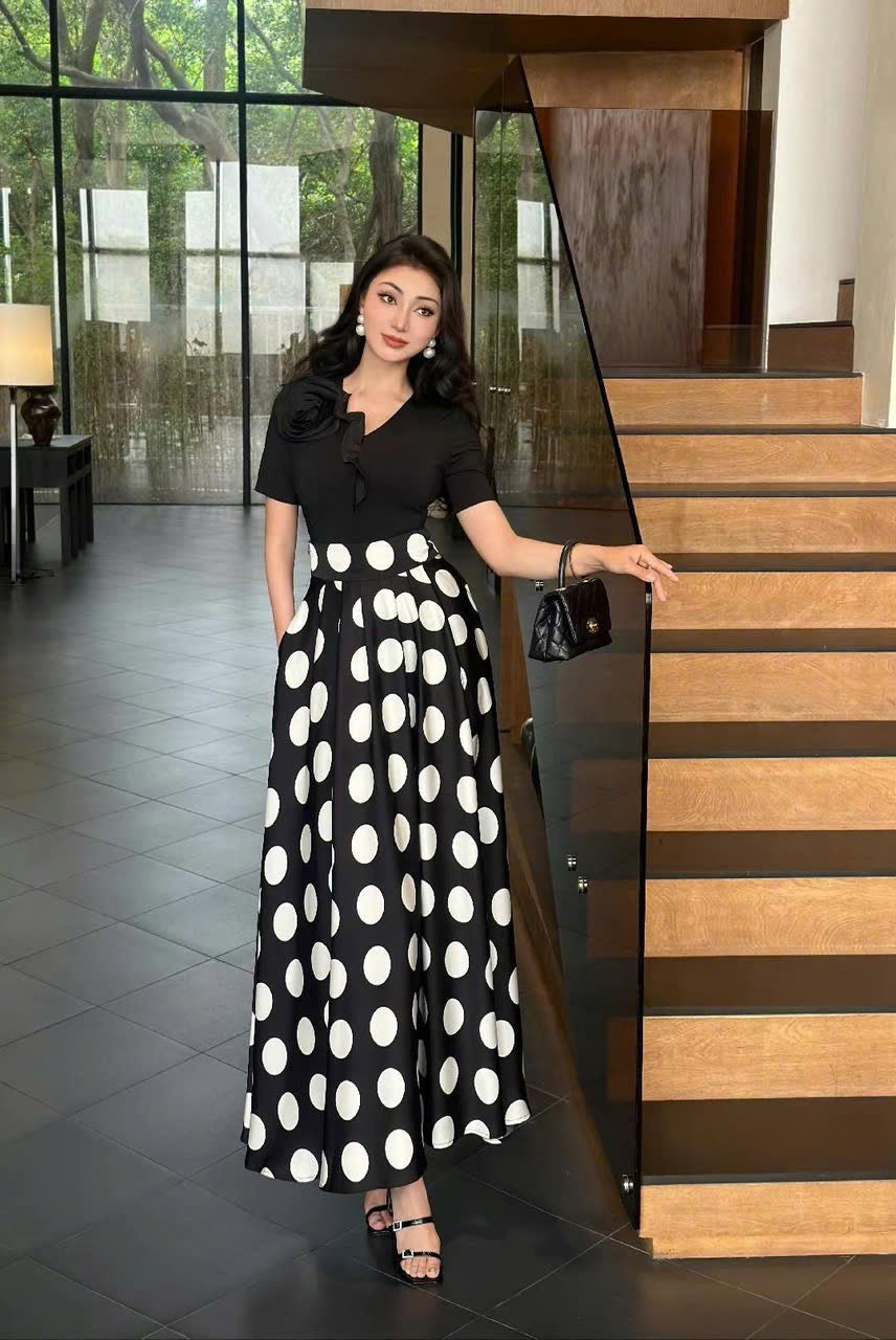 Sét đen hoa vai tà chấm bi lớn có túi 6037