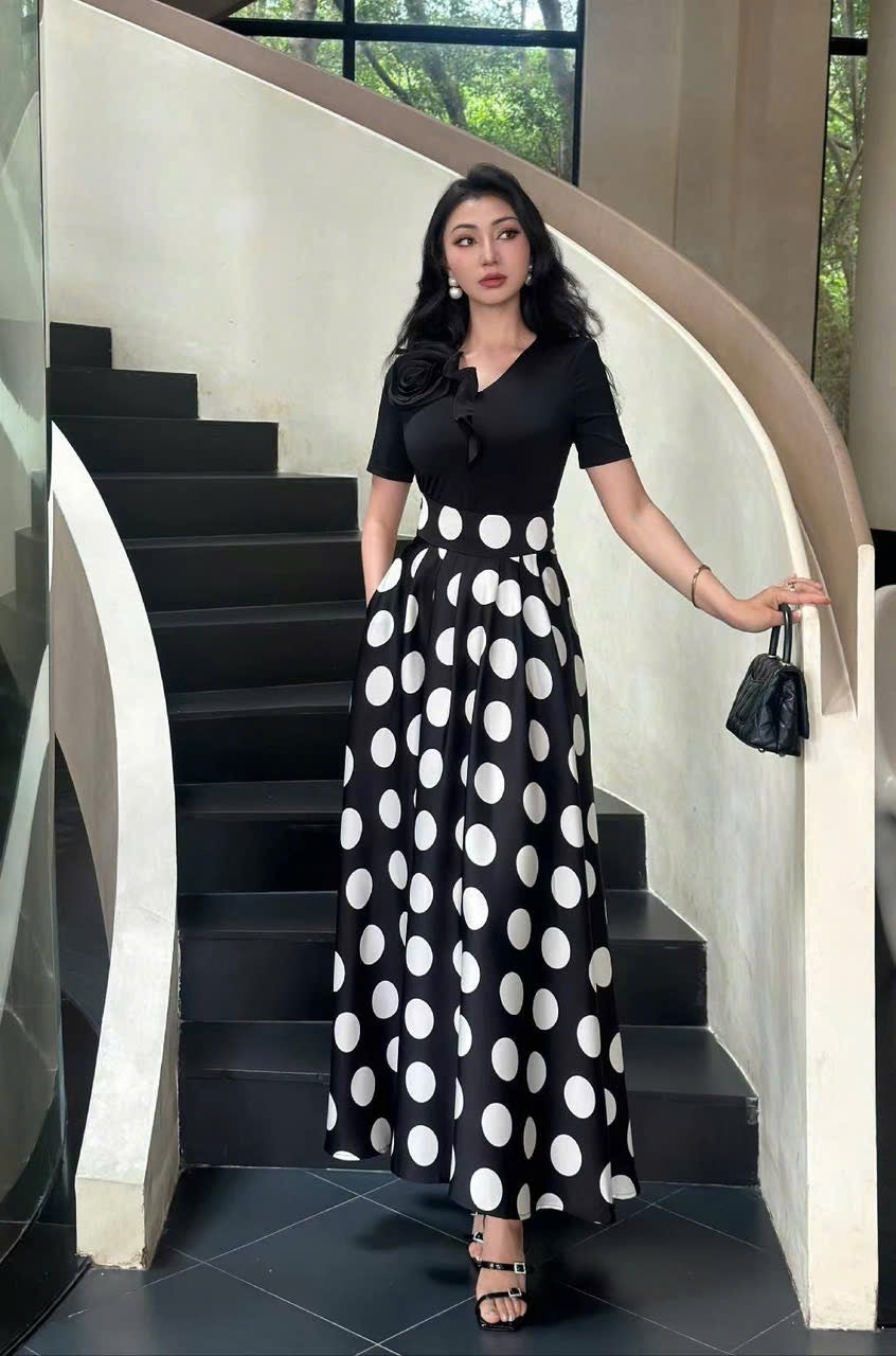 Sét đen hoa vai tà chấm bi lớn có túi 6037