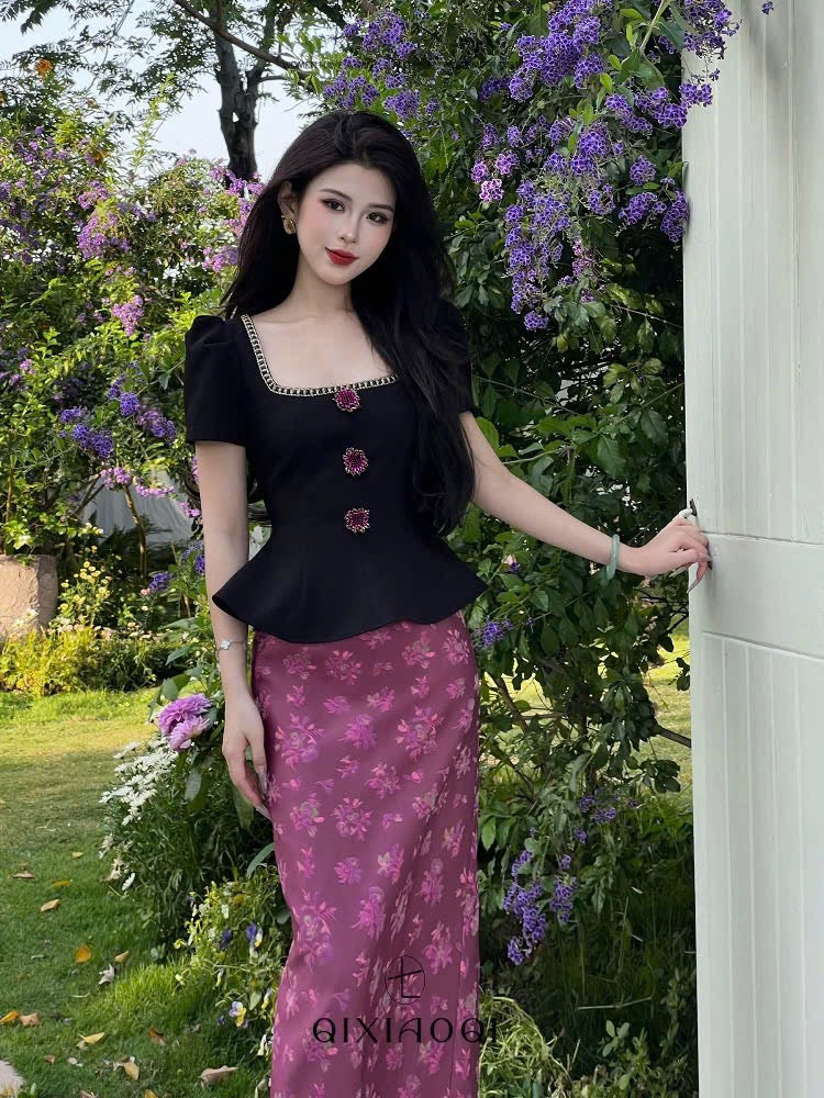 Đầm gấm  đen phối hoa tím 3 nút hoa 6040