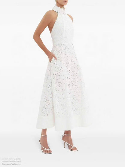 Đầm ren dài cổ yếm hoa màu trắng 6050