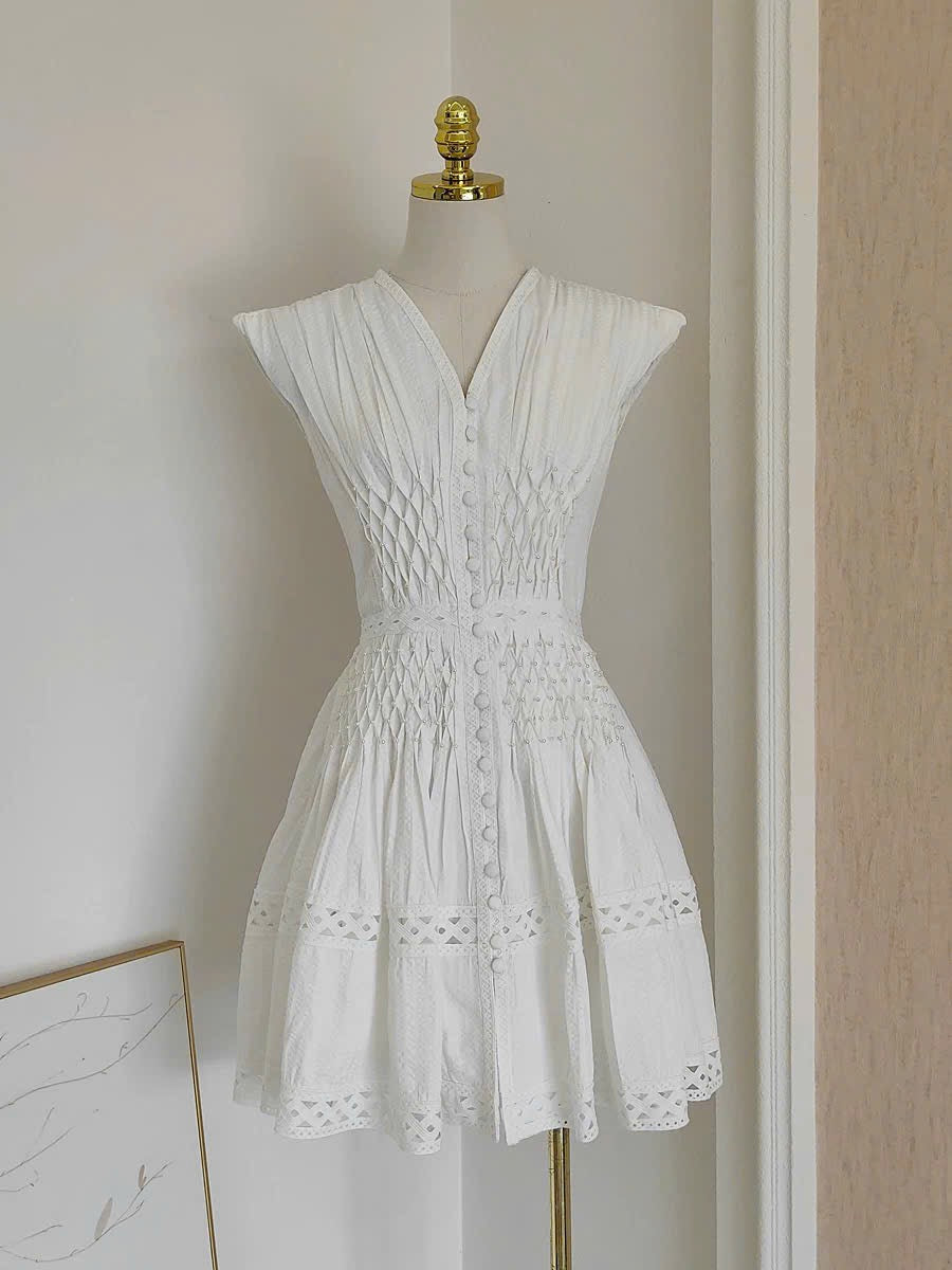 Đầm trắng thiết kế sát nách đính hạt xoè xinh 6066