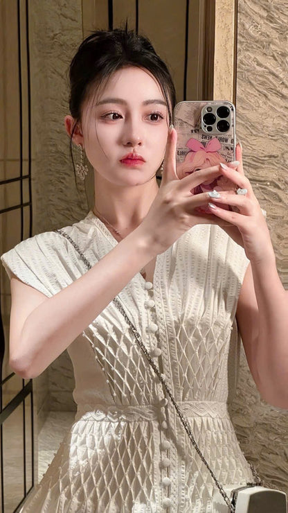 Đầm trắng thiết kế sát nách đính hạt xoè xinh 6066