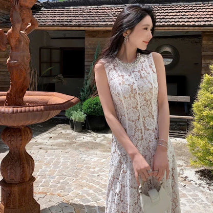 Đầm ren sát nách cổ đính hạt form dài màu trắng 6074