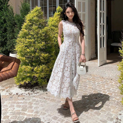 Đầm ren sát nách cổ đính hạt form dài màu trắng 6074