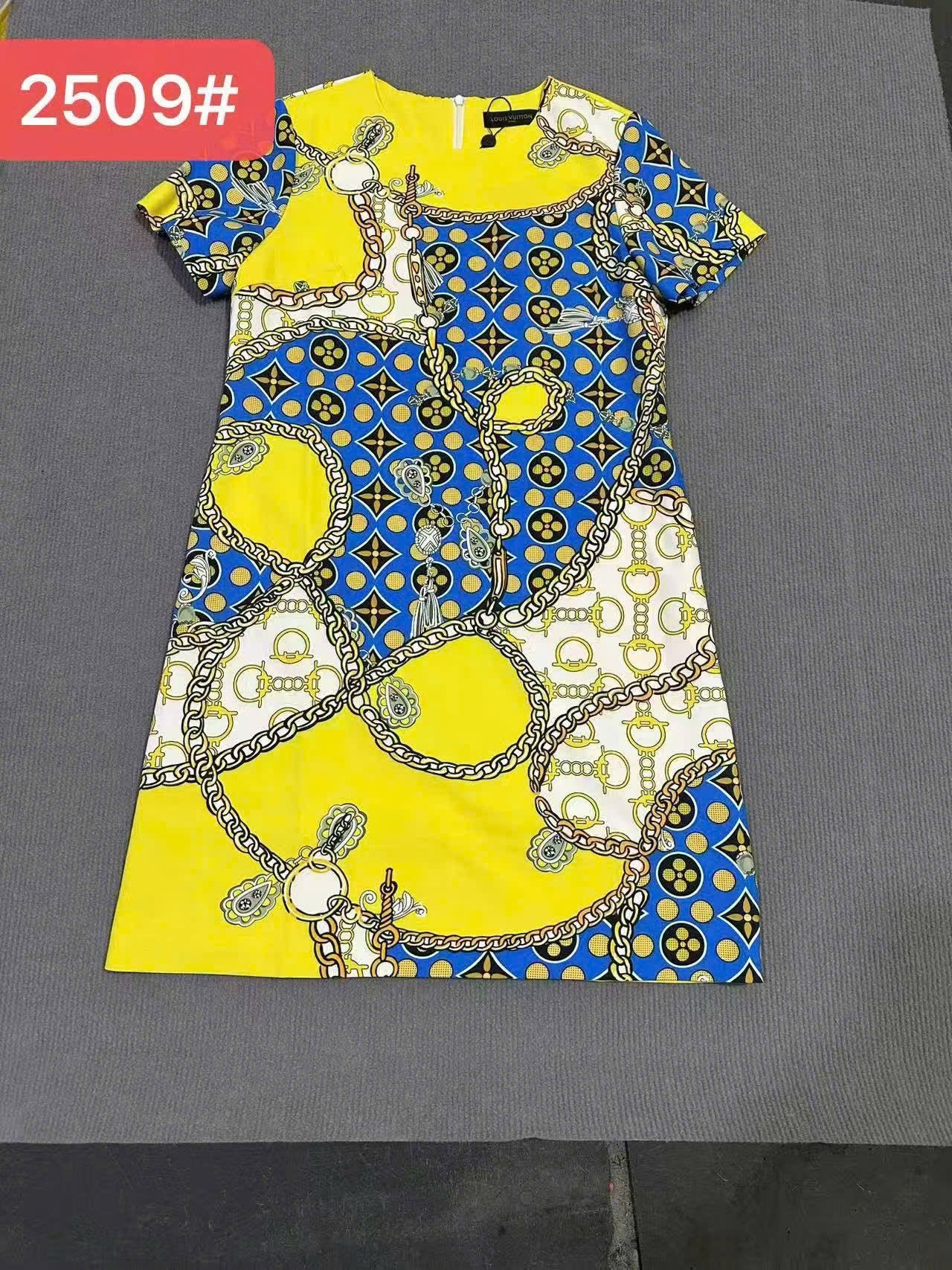 Đầm suông hoạ tiết dây xích màu xanh vàng 6985