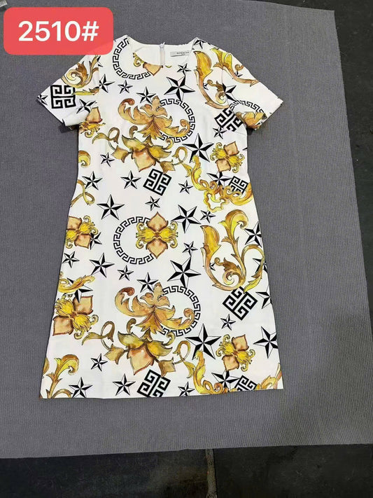 Đầm suông hoạ tiết vàng màu trắng 6986