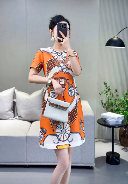 Đầm suông hoạ tiết cỗ xe ngựa màu cam 6991