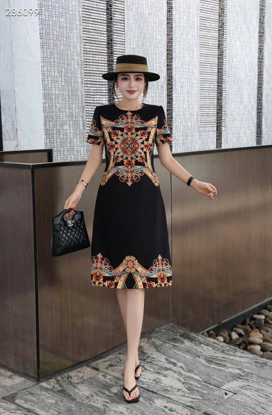 Đầm suông hoạ tiết màu đen 6988