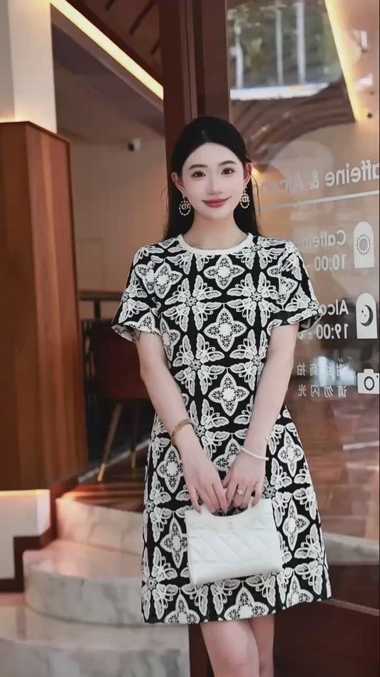 Đầm suông lụa 2 lớp hoạ tiết trắng đen đẹp 7471