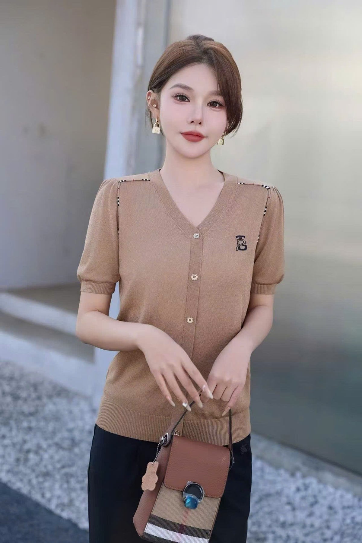 Áo Bb cổ tim cài nút viền nâu nhỏ 19200 vải len mềm đẹp Màu Đỏ 9203