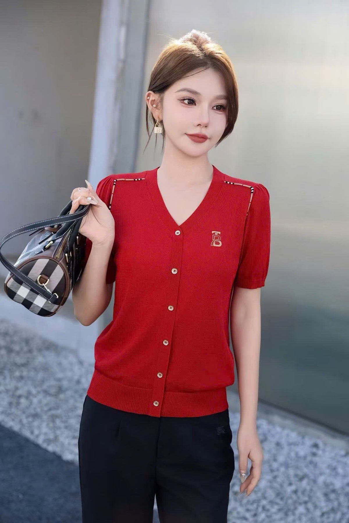 Áo Bb cổ tim cài nút viền nâu nhỏ 19200 vải len mềm đẹp Màu Đỏ 9203